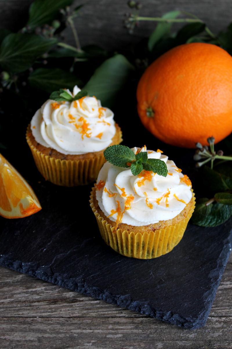 Rezeptbild: Orangen-Cupcakes mit Schokosplittern