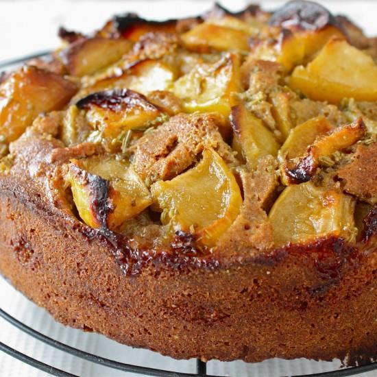 Rezeptbild: Apfel-Fenchelsamen-Kuchen mit selbstgemachter Caramelsauce