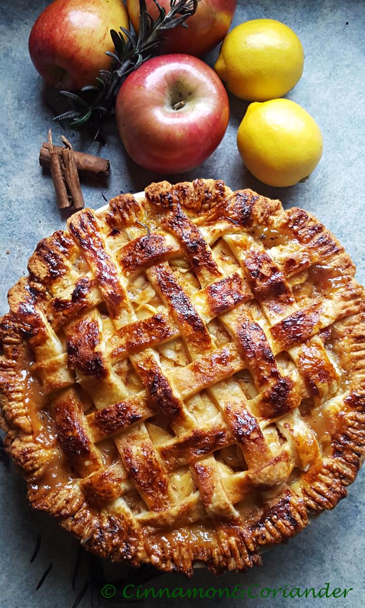 Rezeptbild: Apple Pie mit gesalzenem Rosmarin Karamell