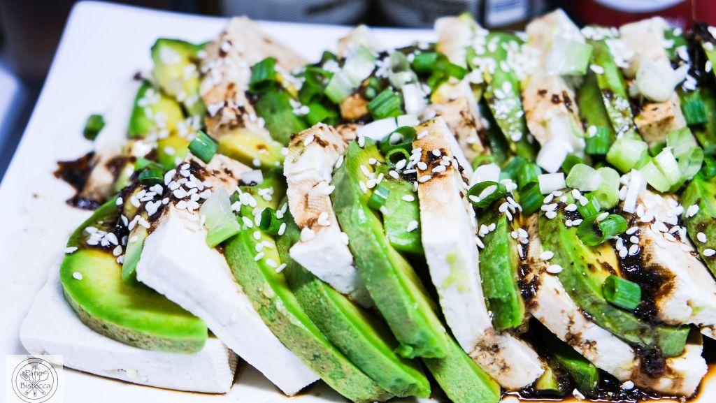 Rezeptbild: Tofu und Avocado Salat