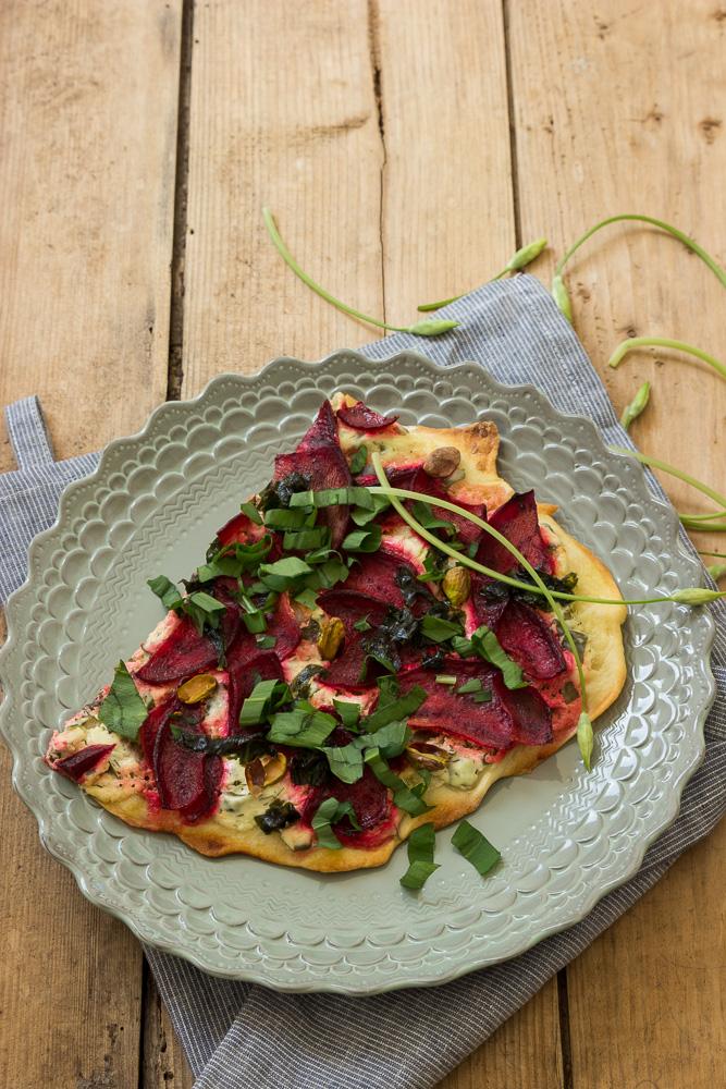 Rezeptbild: Rote Bete Flammkuchen mit Bärlauch