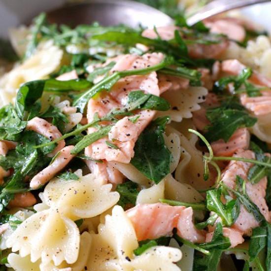 Rezeptbild: Farfalle mit Vanille-Lachs und Rucola