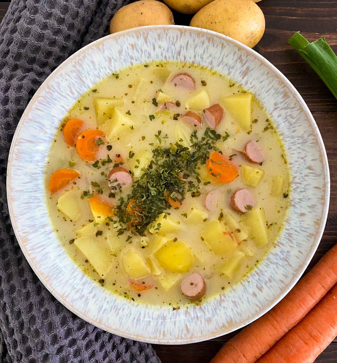 Rezeptbild: Kartoffelsuppe mit Würstchen