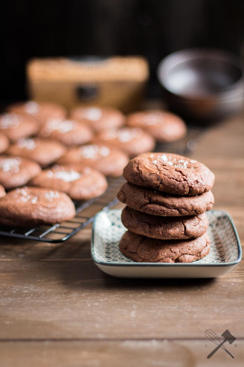Rezeptbild: Schokoladen Cookies mit Nutellafüllung und Meersalz