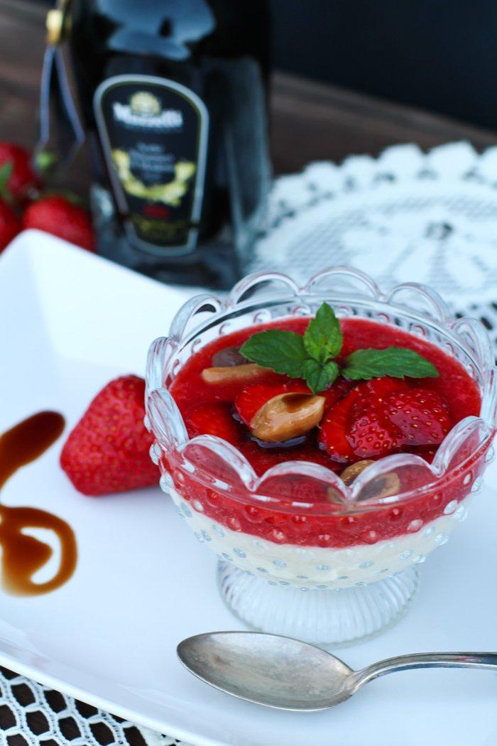 Rezeptbild: Erdbeer-Karamell Grießtöpfchen