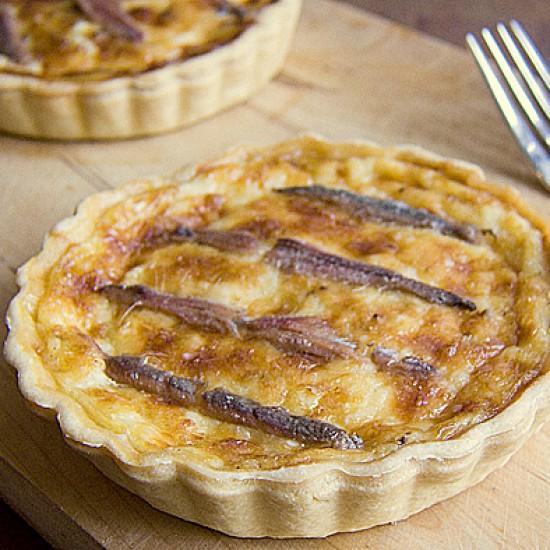 Rezeptbild: Gruyére-Tartelettes mit Anchovis