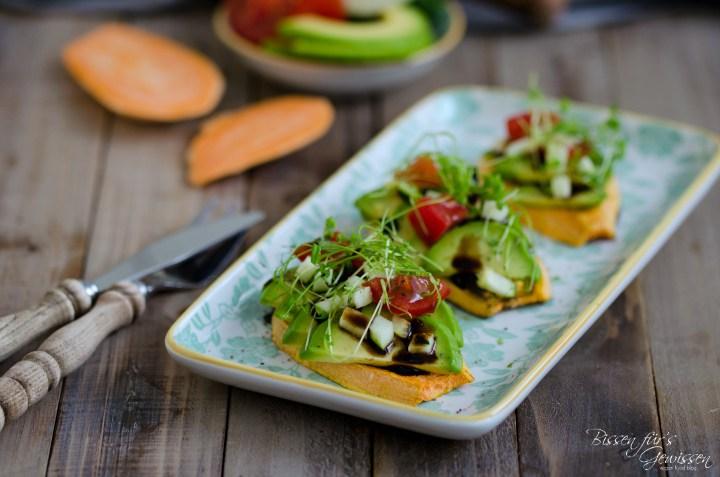 Rezeptbild: Süßkartoffeltoast mit Avocado