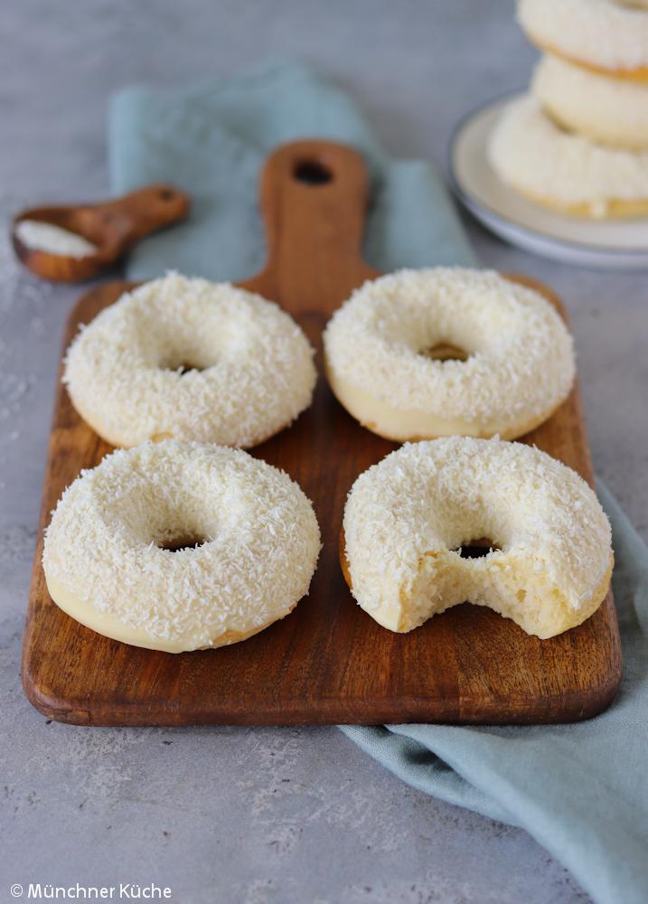 Rezeptbild: Kokos Donuts aus dem Backofen