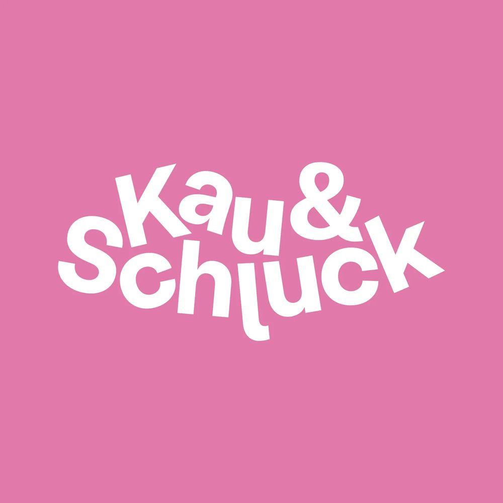 Podcast Logo Kau und Schluck