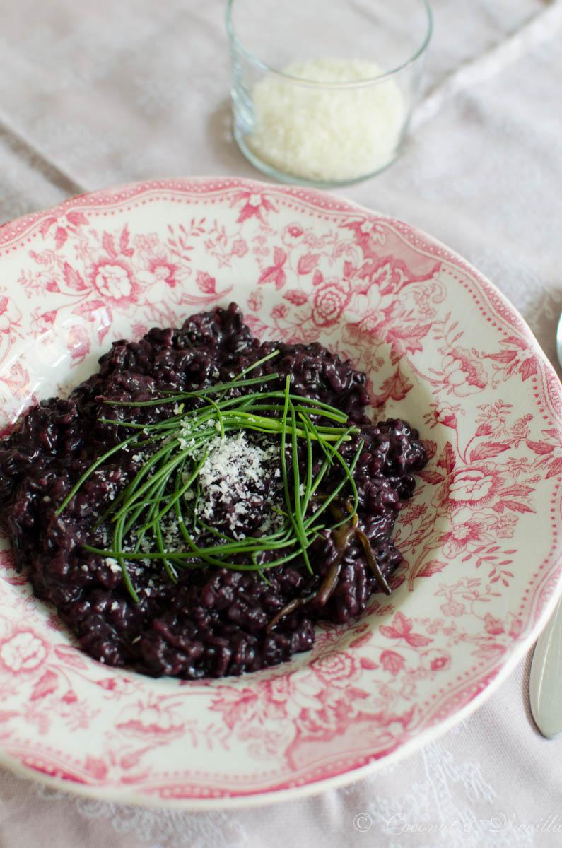 Rezeptbild: schwarzes Risotto mit Mönchsbart