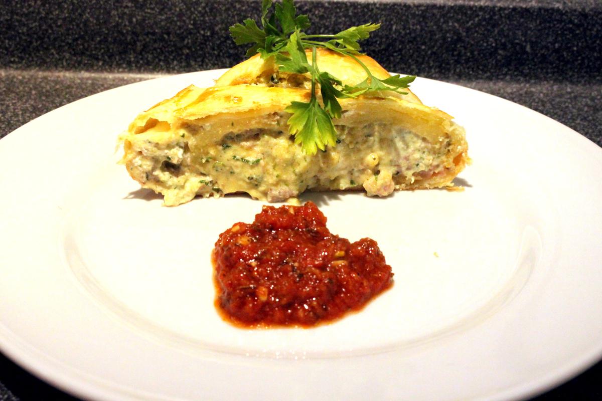 Rezeptbild: Strudel mit Tiefkuehl-Resten von Ravioli Fuellung und Schinkengipfeli Fuellung