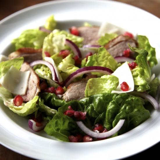 Rezeptbild: Salat mit Granatapfel, Entenbrust und Ziegenkäse