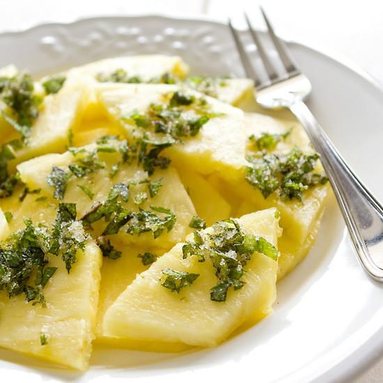 Rezeptbild: Ananas mit Minzzucker