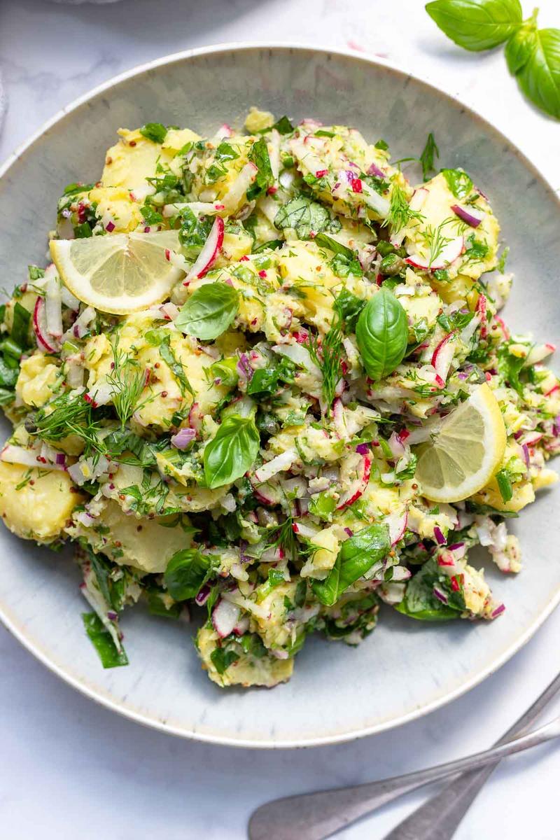 Rezeptbild: Mediterraner Kartoffelsalat mit Senf & Kapern (ohne Mayo)