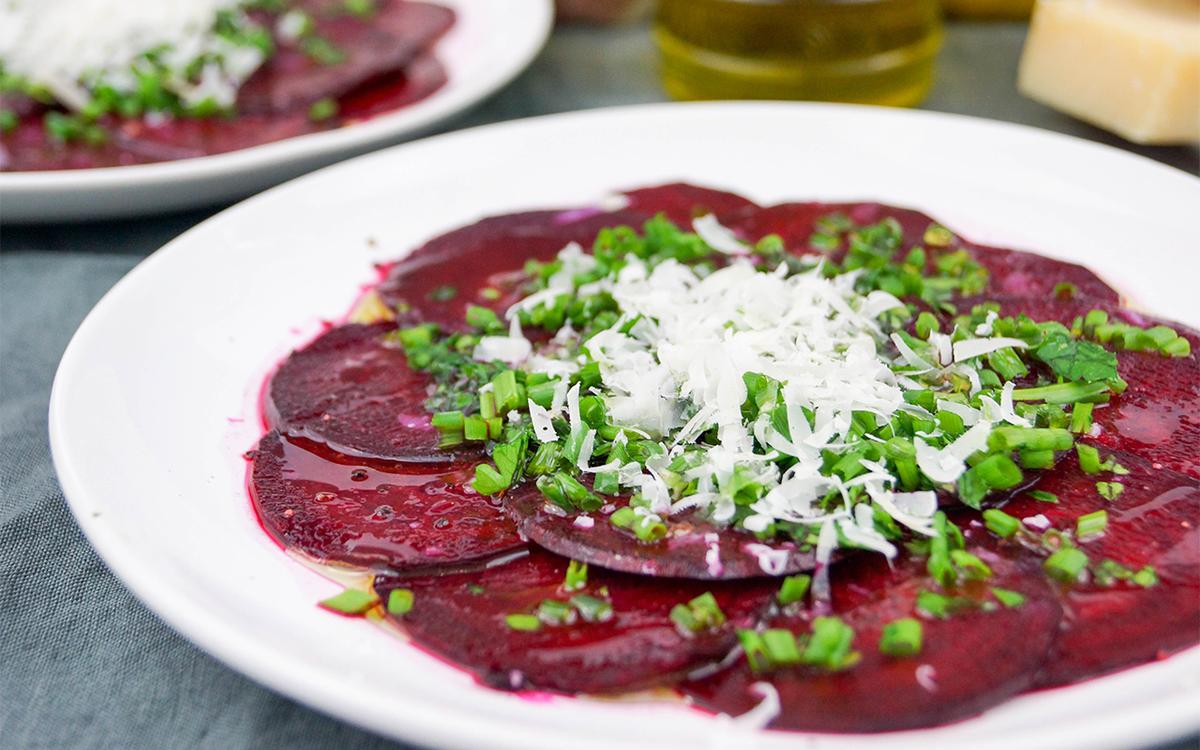 Rezeptbild: Rote Bete-Carpaccio mit Zitrone und Kräutern