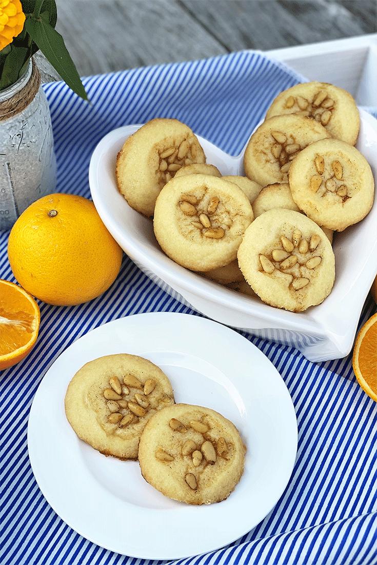 Rezeptbild: Orangen-Kekse mit Pinienkernen