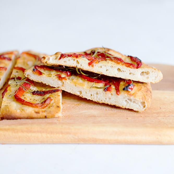 Rezeptbild: Coca catalana - Focaccia mit gerösteter Paprika