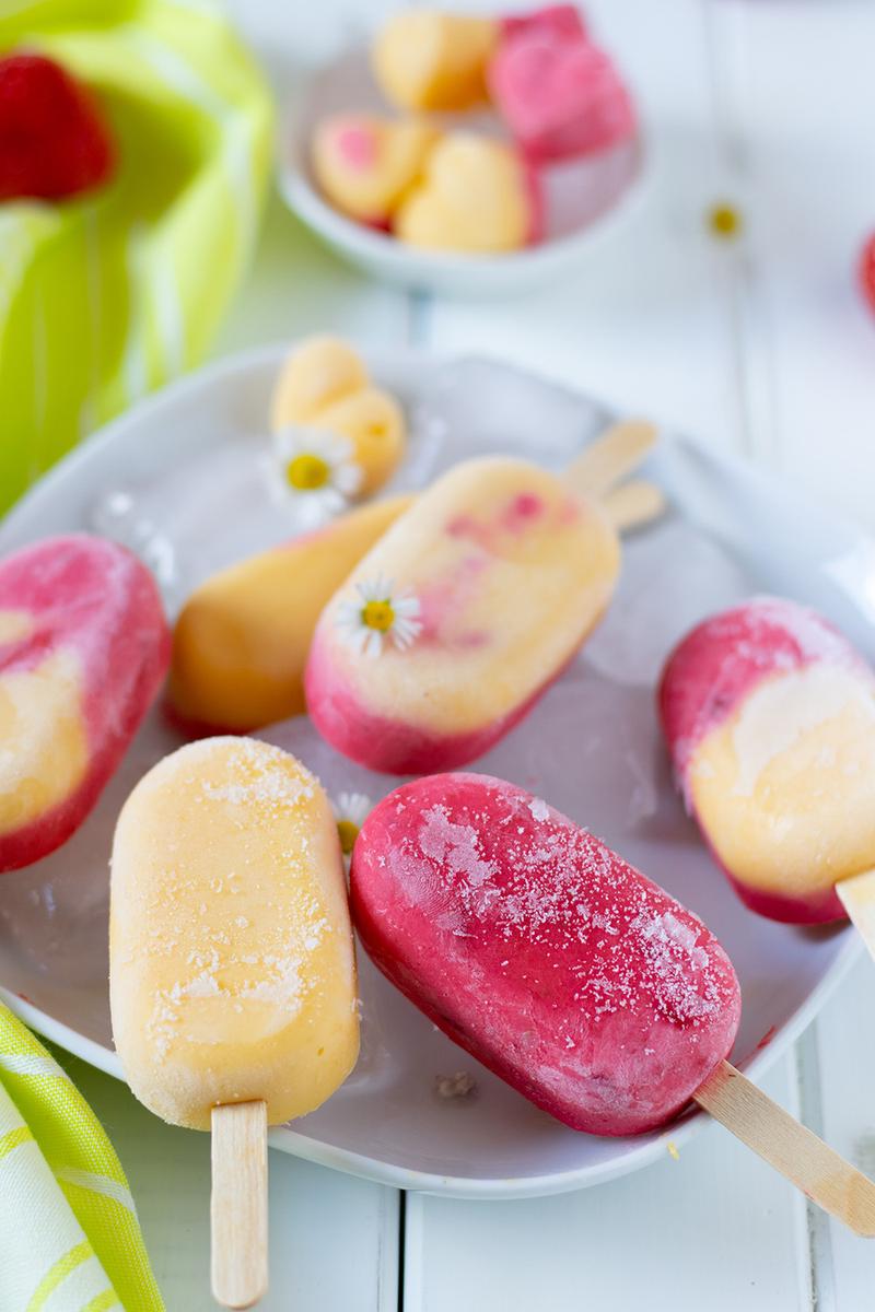 Rezeptbild: Eis aus Erdbeeren, Mango und Joghurt