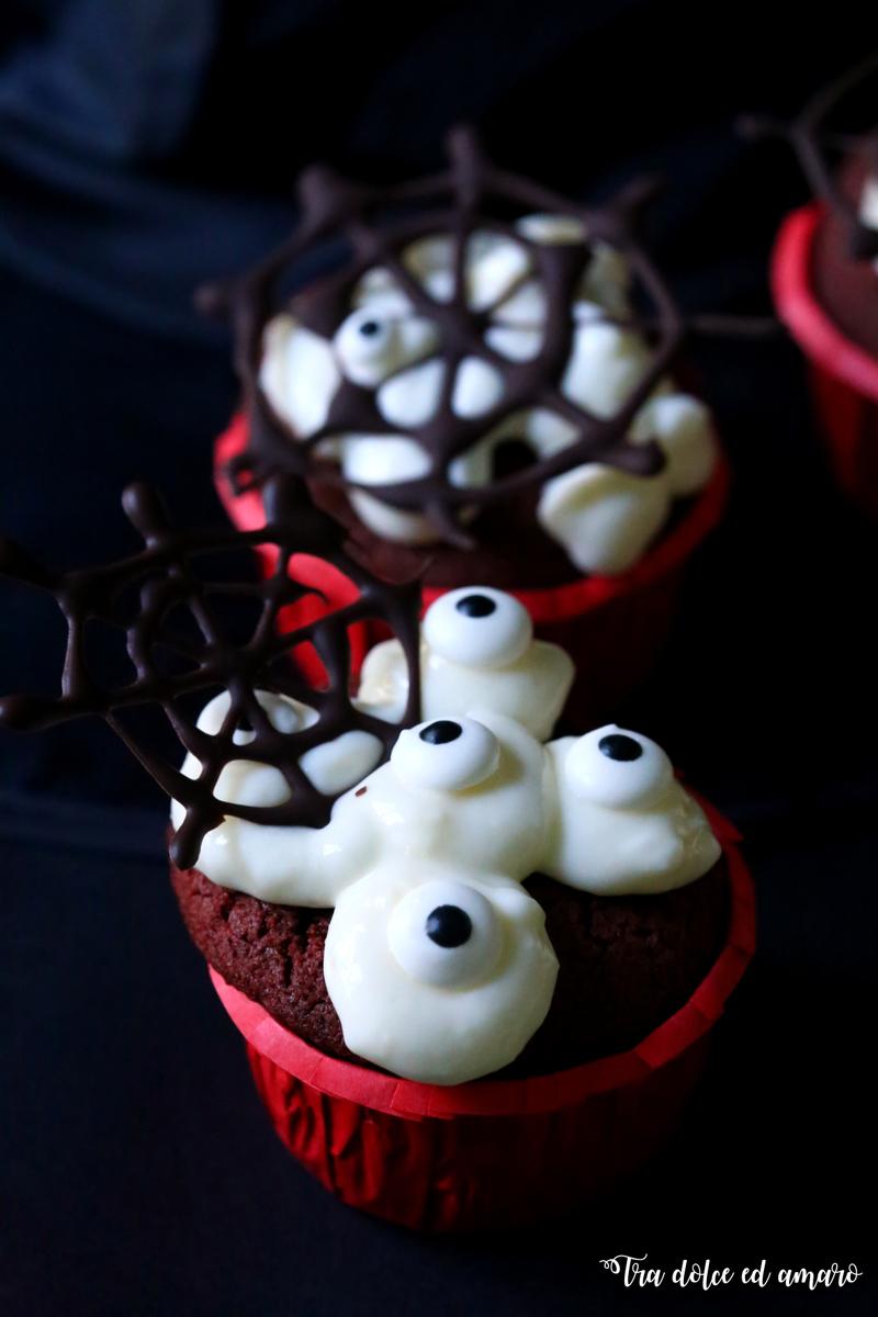 Rezeptbild: Spooky Red Velvet Cupcakes