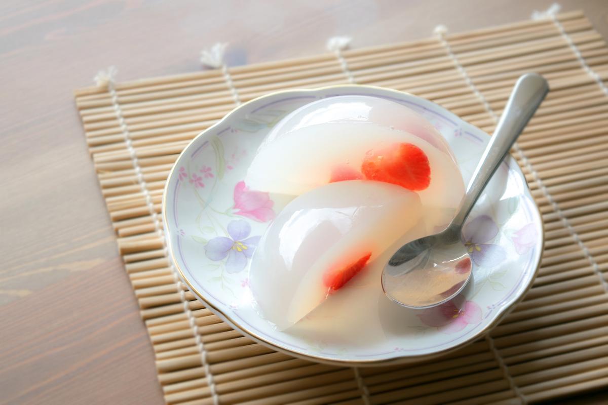 Rezeptbild: Japanischer Wackelpudding mit Erdbeeren