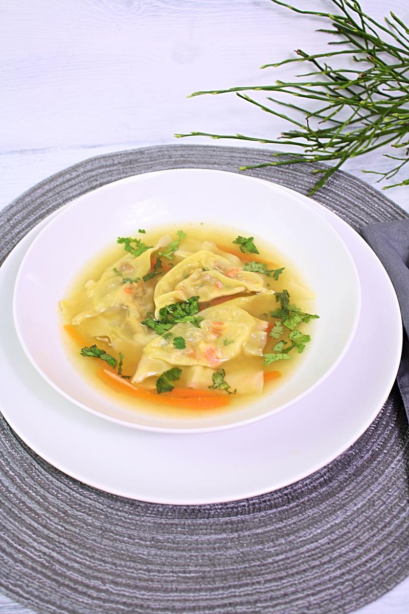 Rezeptbild: Asiatische Hühnersuppe mit Wan Tan