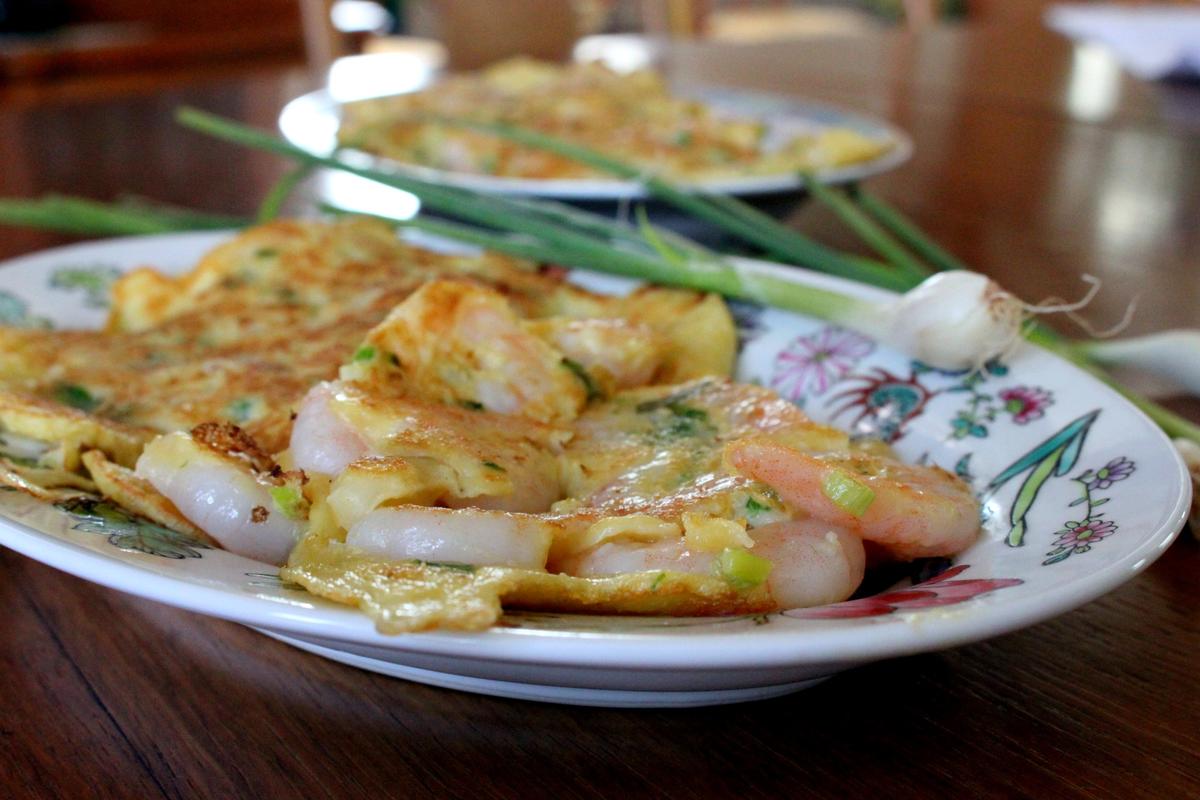 Rezeptbild: Omletten mit Garnelen und Fruehlingszwiebeln