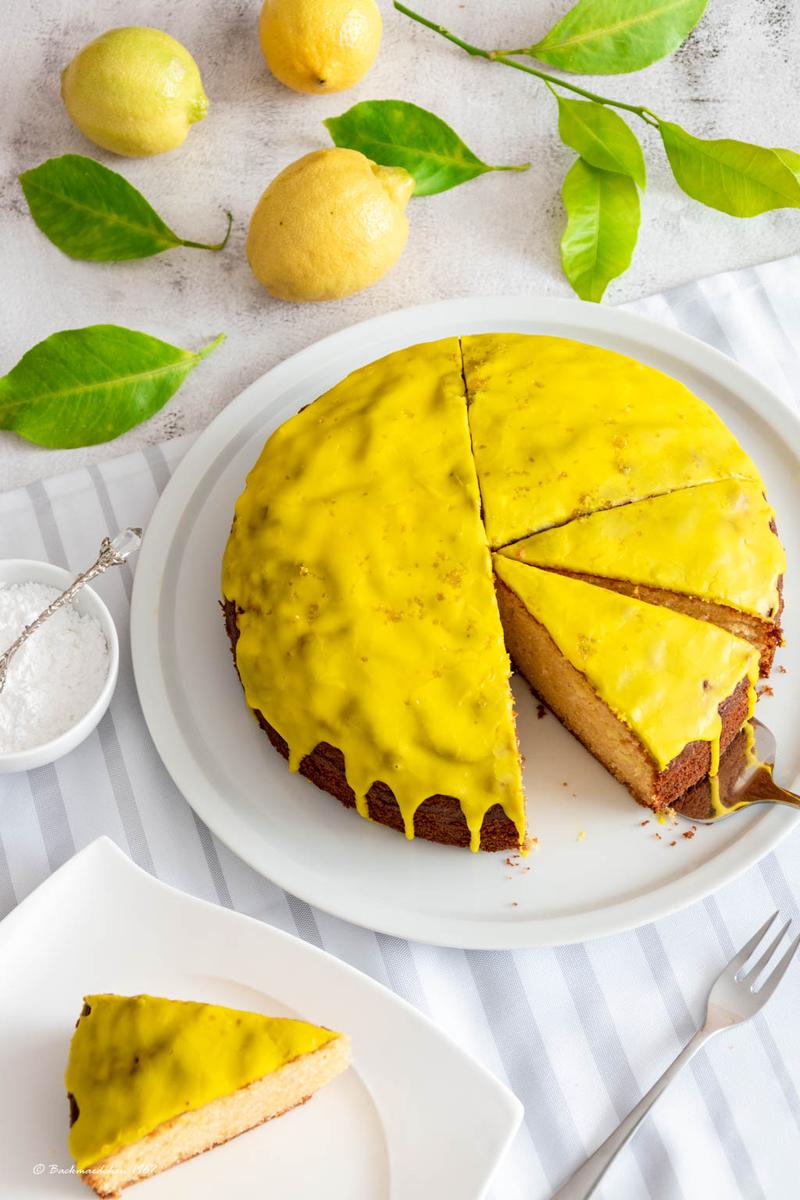 Rezeptbild: Citronmåne-dänischer Zitronenkuchen mit Marzipan