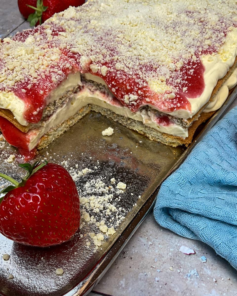 Rezeptbild: Low carb Erdbeer Tiramisu mit gefrorenen Erdbeeren