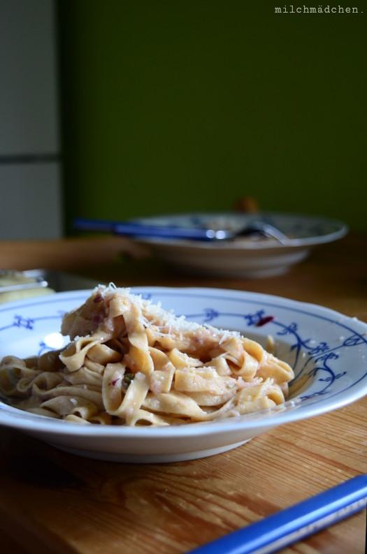 Rezeptbild: Sauerteigtagliatelle mit Zwiebel-Kaperncreme und Anis