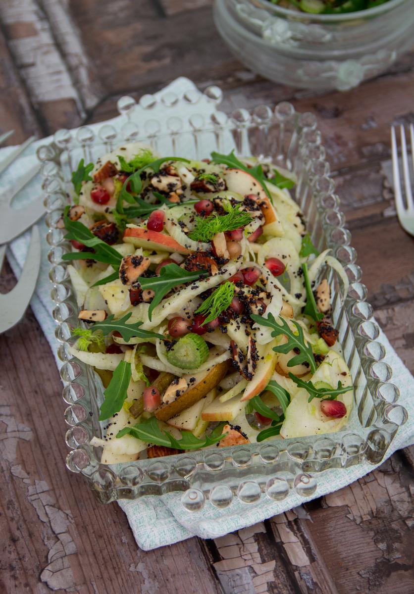 Rezeptbild: Fenchel-Birnen-Salat mit Rucola, Granatapfel, Mandeln und Mohn