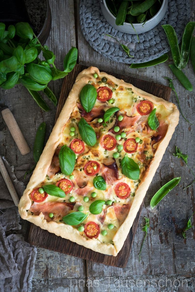 Rezeptbild: Sommertarte mit Erbsen und Schinken