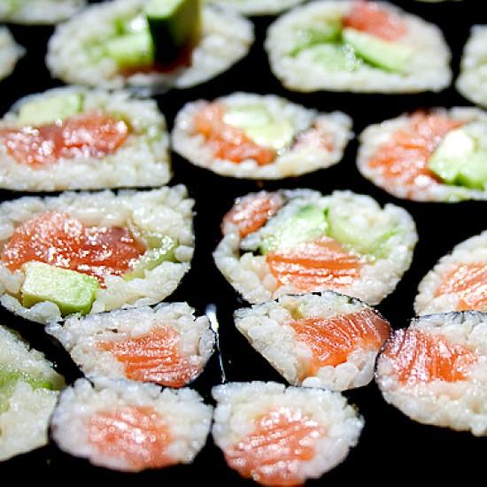 Rezeptbild: Sushi mit frischem Lachs