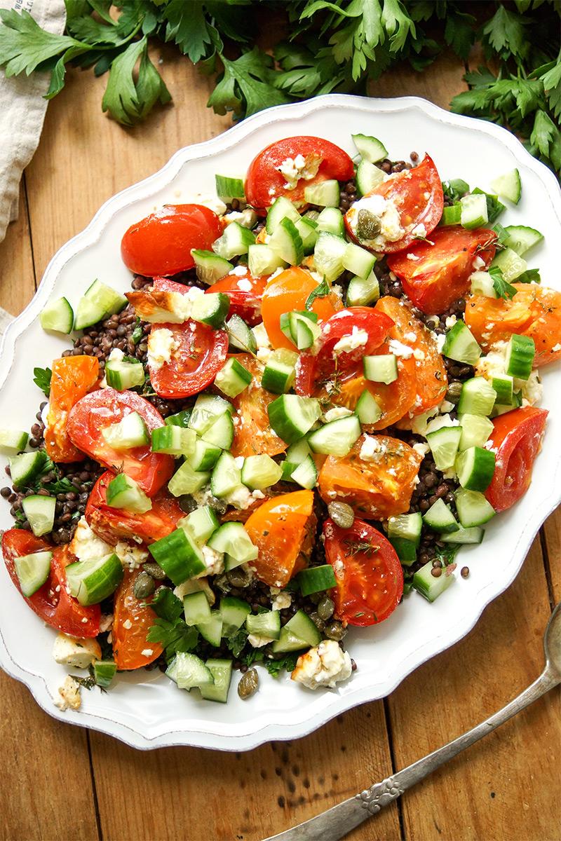 Rezeptbild: Linsensalat mit geröstetem Feta und Tomaten