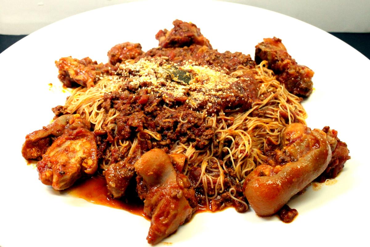 Rezeptbild: Ragu Bolognese mit Schweinefuesschen