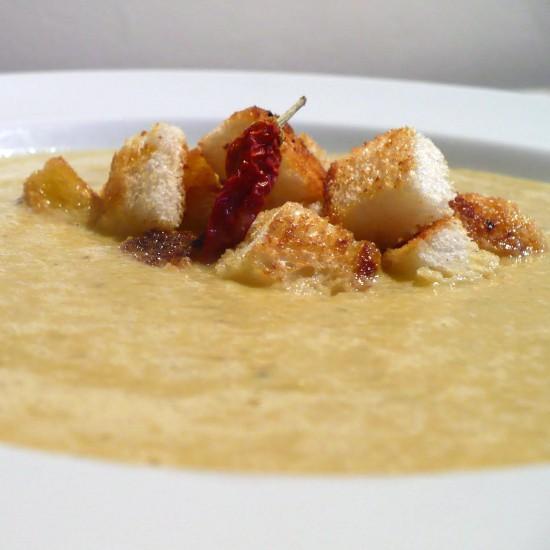 Rezeptbild: Scharfe Curry-Kokos-Gurken-Suppe