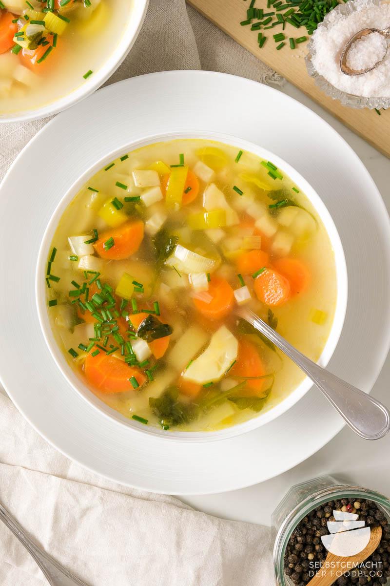 Rezeptbild: Suppe mit Suppengrün – günstig und schnell