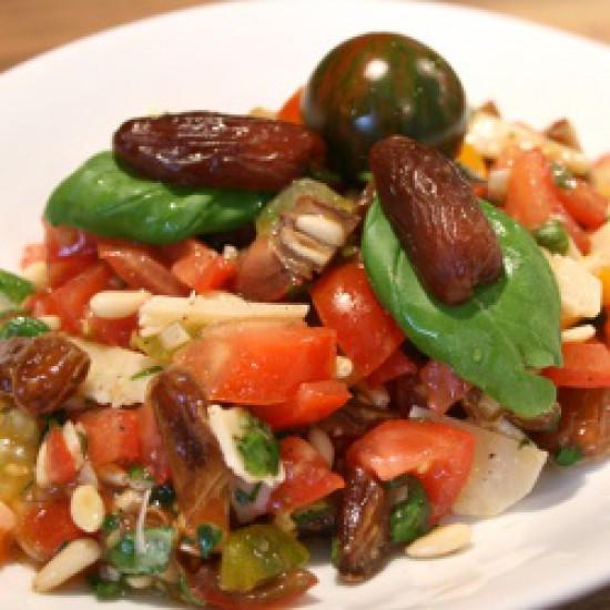 Rezeptbild: Tomaten-Dattel-Salat