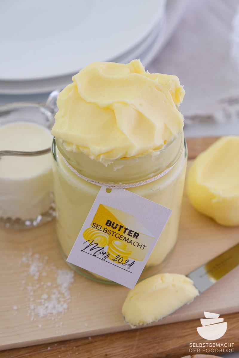 Rezeptbild: Butter ganz einfach aus Sahne selber machen