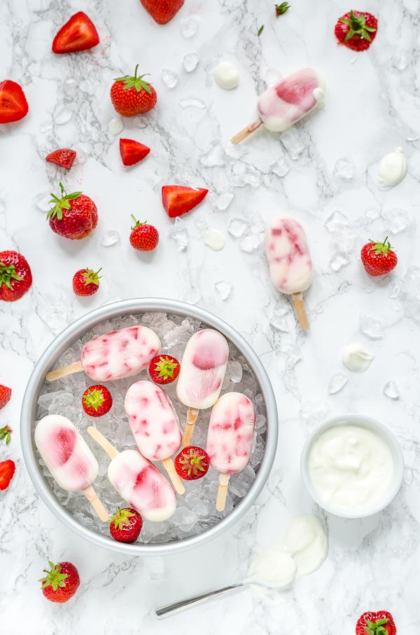 Rezeptbild: Joghurt-Erdbeer-Eis am Stiel 