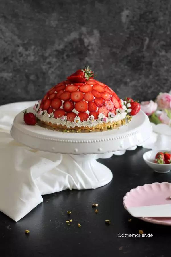 Rezeptbild: Erdbeer-Kuppeltorte