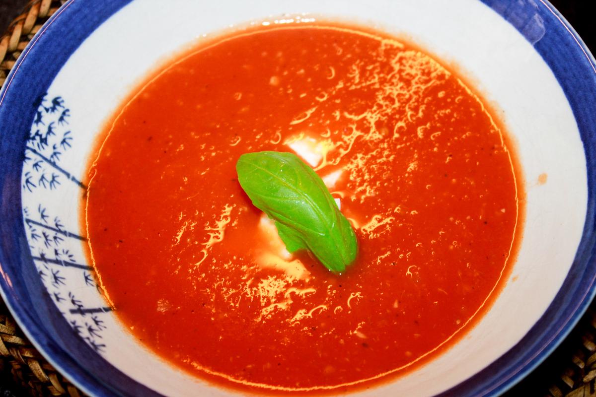 Rezeptbild: Tomatensuppe mit Mozzarella