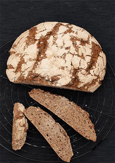 Rezeptbild: Sauerteig-Vollkornbrot mit Joghurt