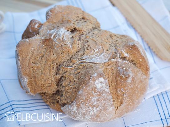 Rezeptbild: Blitz-Roggen-Brot aus “Jamies Superfood für jeden Tag”