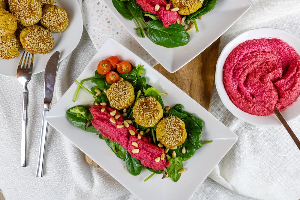 Rezeptbild: Blumenkohl-Falafel mit Rote-Bete Hummus