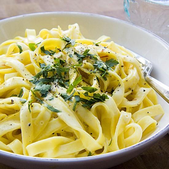 Rezeptbild: Tagliatelle mit Käse-Weißweinsauce