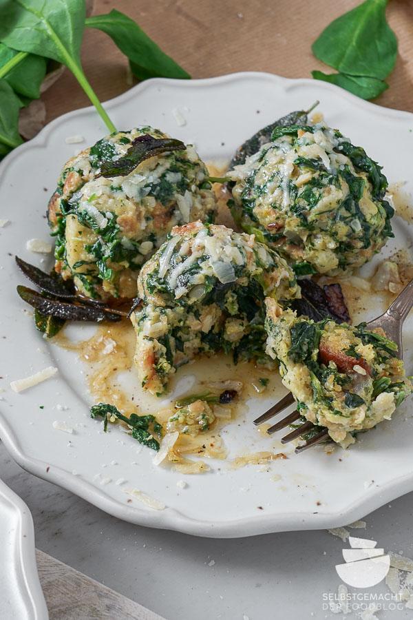 Rezeptbild: Spinatknödel mit Salbeibutter