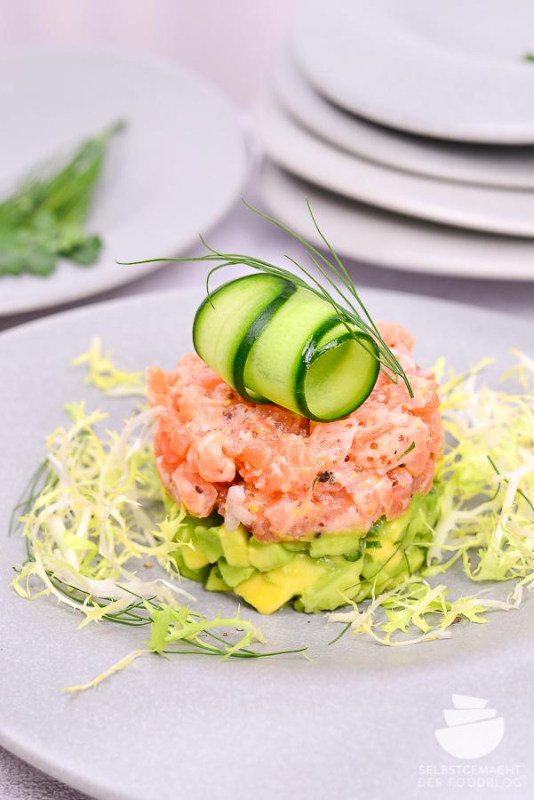 Rezeptbild: Lachstatar mit Avocado ganz einfach