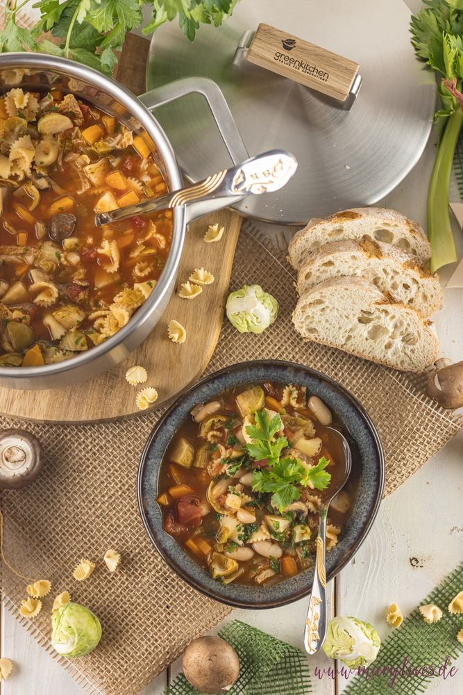 Rezeptbild: Wärmende Winter-Minestrone: Italienische Gemüsesuppe mit frischen, saisonalen Zutaten