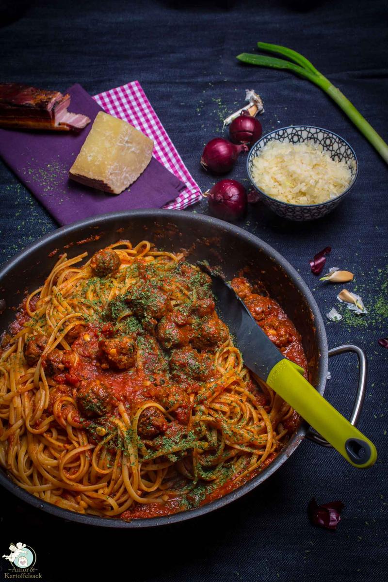 Rezeptbild: Pasta mit Fleischbällchen, neapolitanische Art