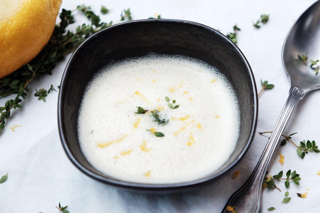Rezeptbild: Weiße Bohnensuppe mit Zitronenthymian